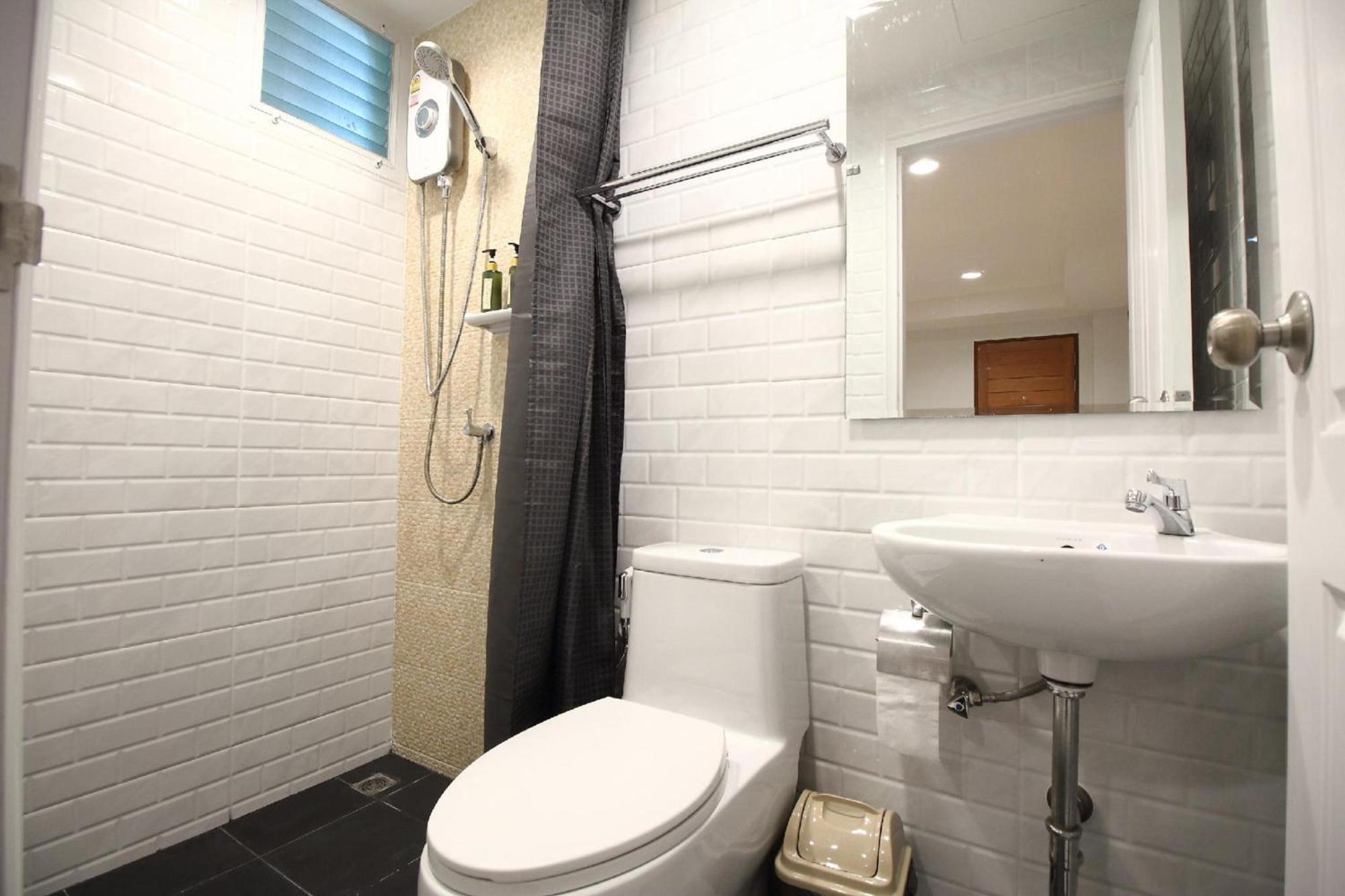 Super Oyo 483 Pannee Hotel Khaosan Бангкок Экстерьер фото