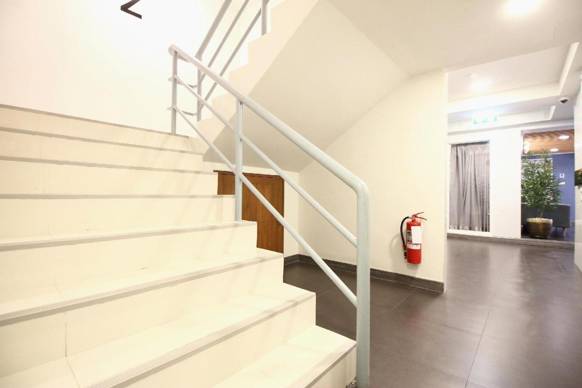 Super Oyo 483 Pannee Hotel Khaosan Бангкок Экстерьер фото