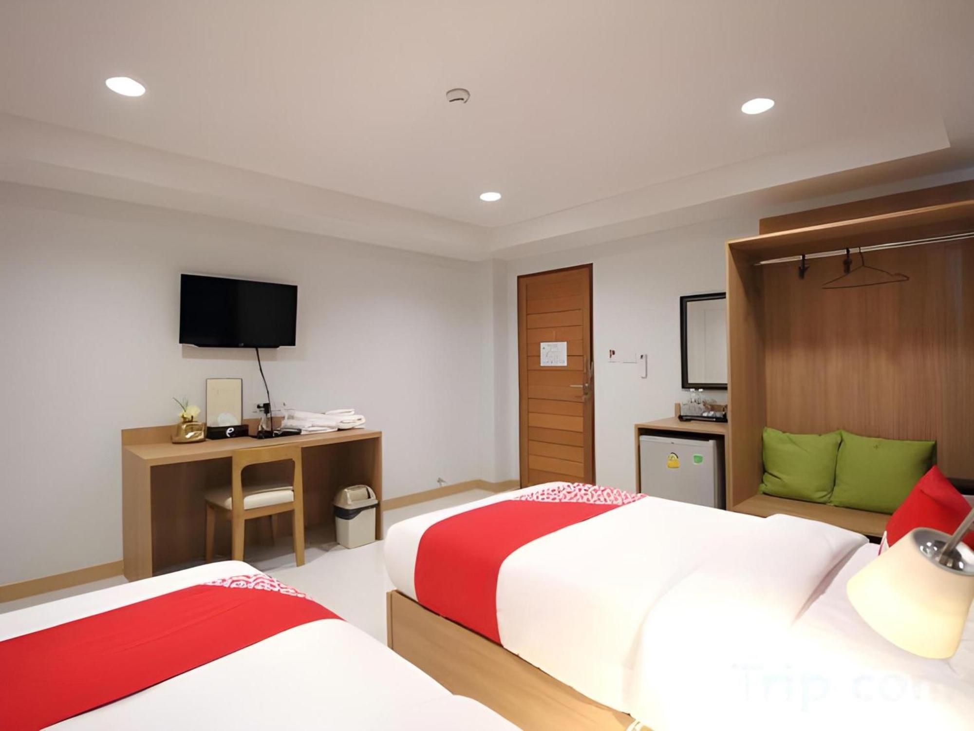 Super Oyo 483 Pannee Hotel Khaosan Бангкок Экстерьер фото